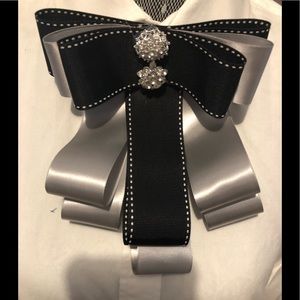 Women’s Ribbon Tie with Brooch